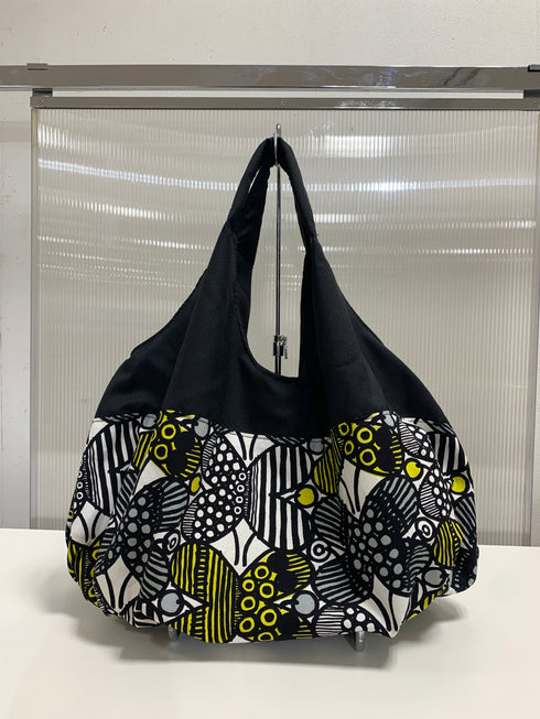 Ballontasche mit Schmetterlingsdruck (schwarz x gelb)